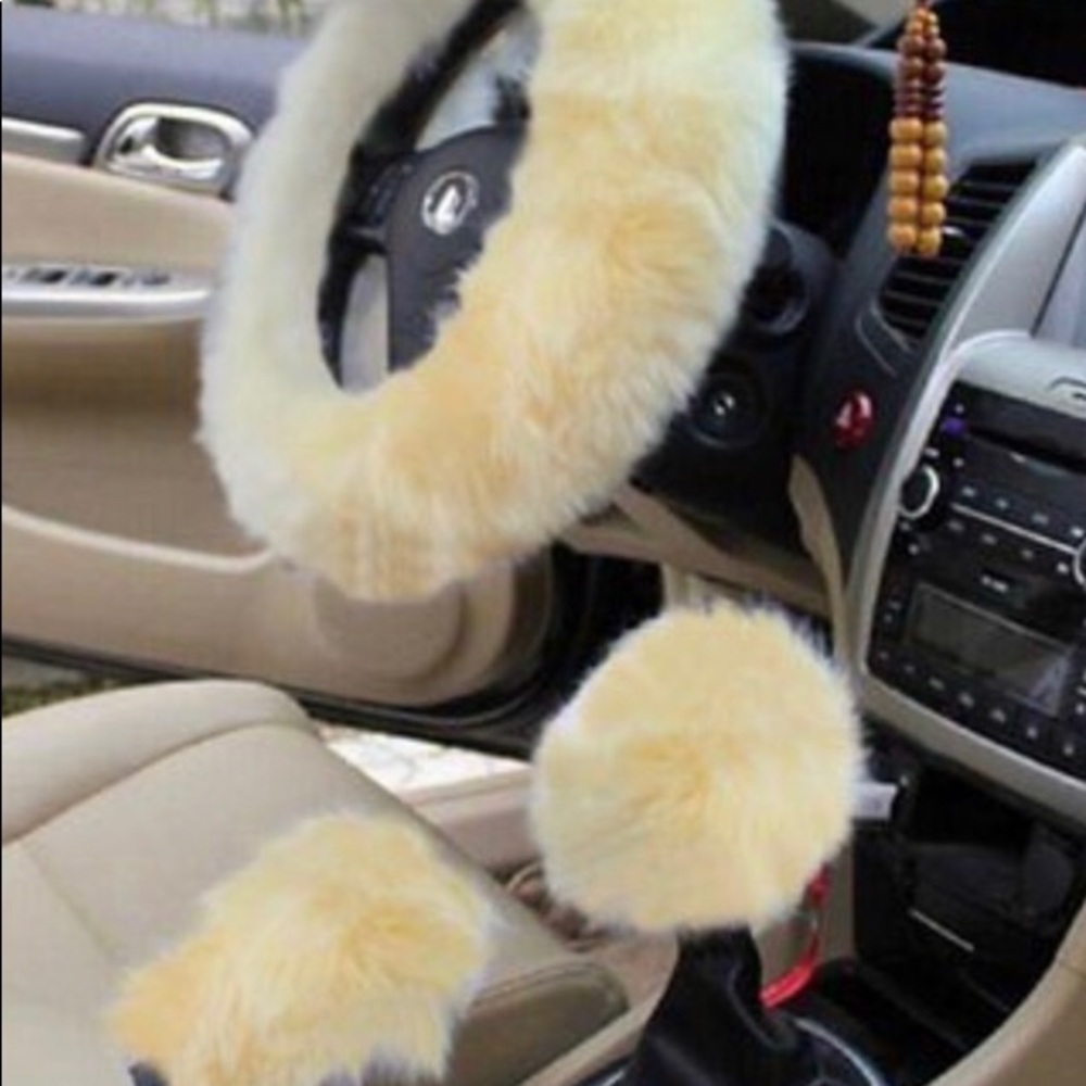 Off white fluffy steering wheel cover full set